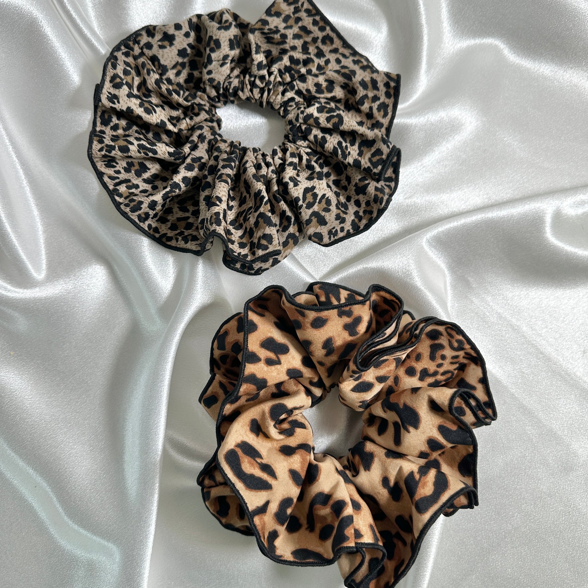 BIG SCRUNCHIE LEOPRINT.