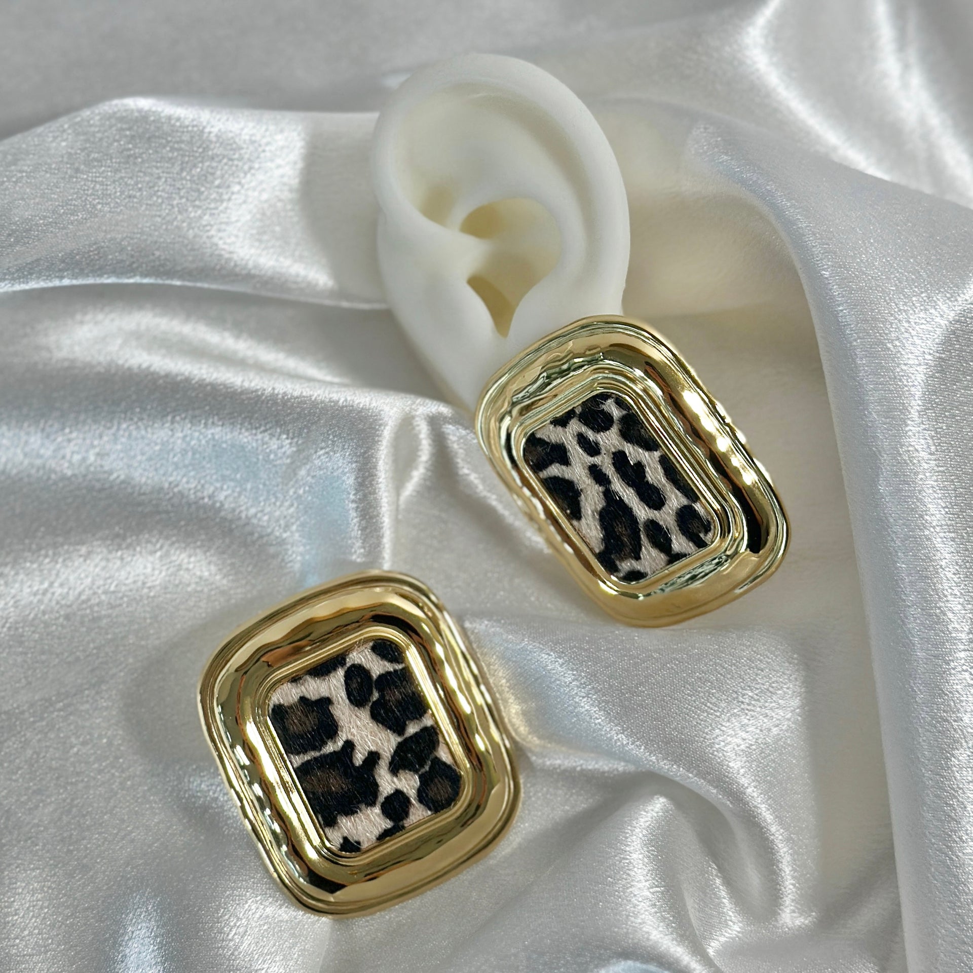 OHRRINGE XXL LEO LOOK.