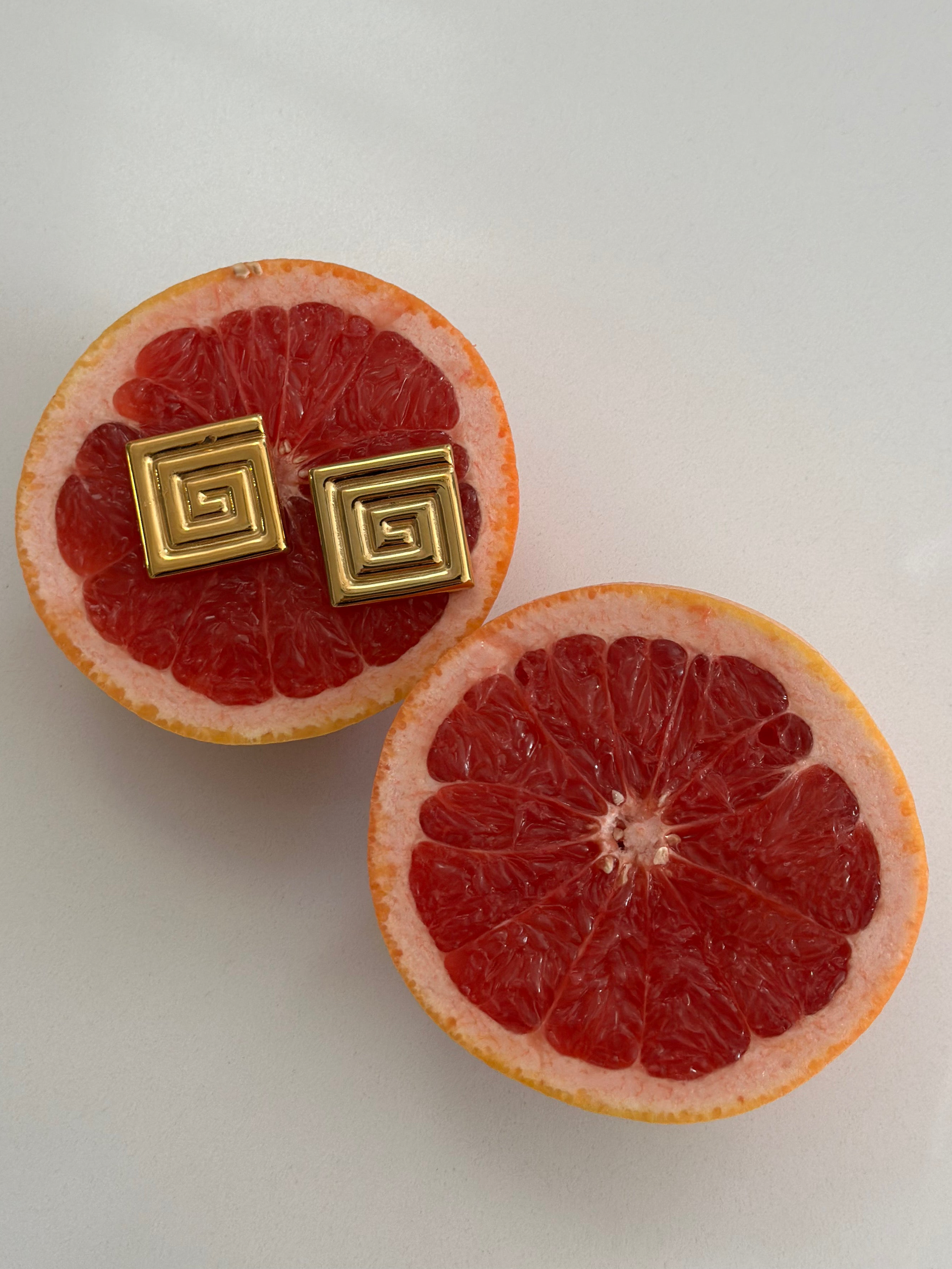 OHRRINGE GOLDEN CUBE.