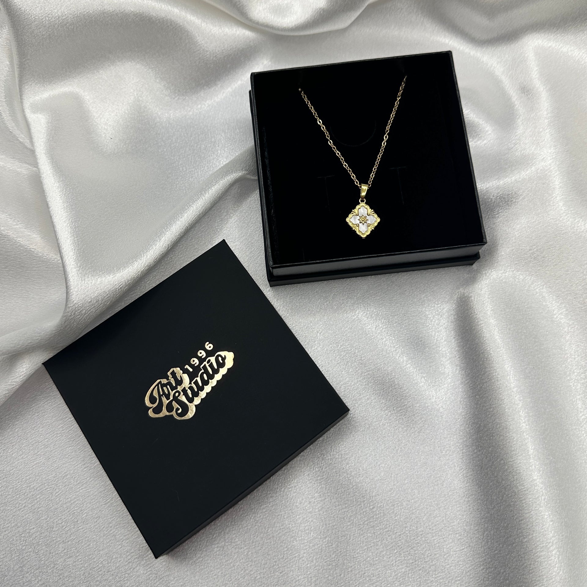 Kette „CROSS WHITE“