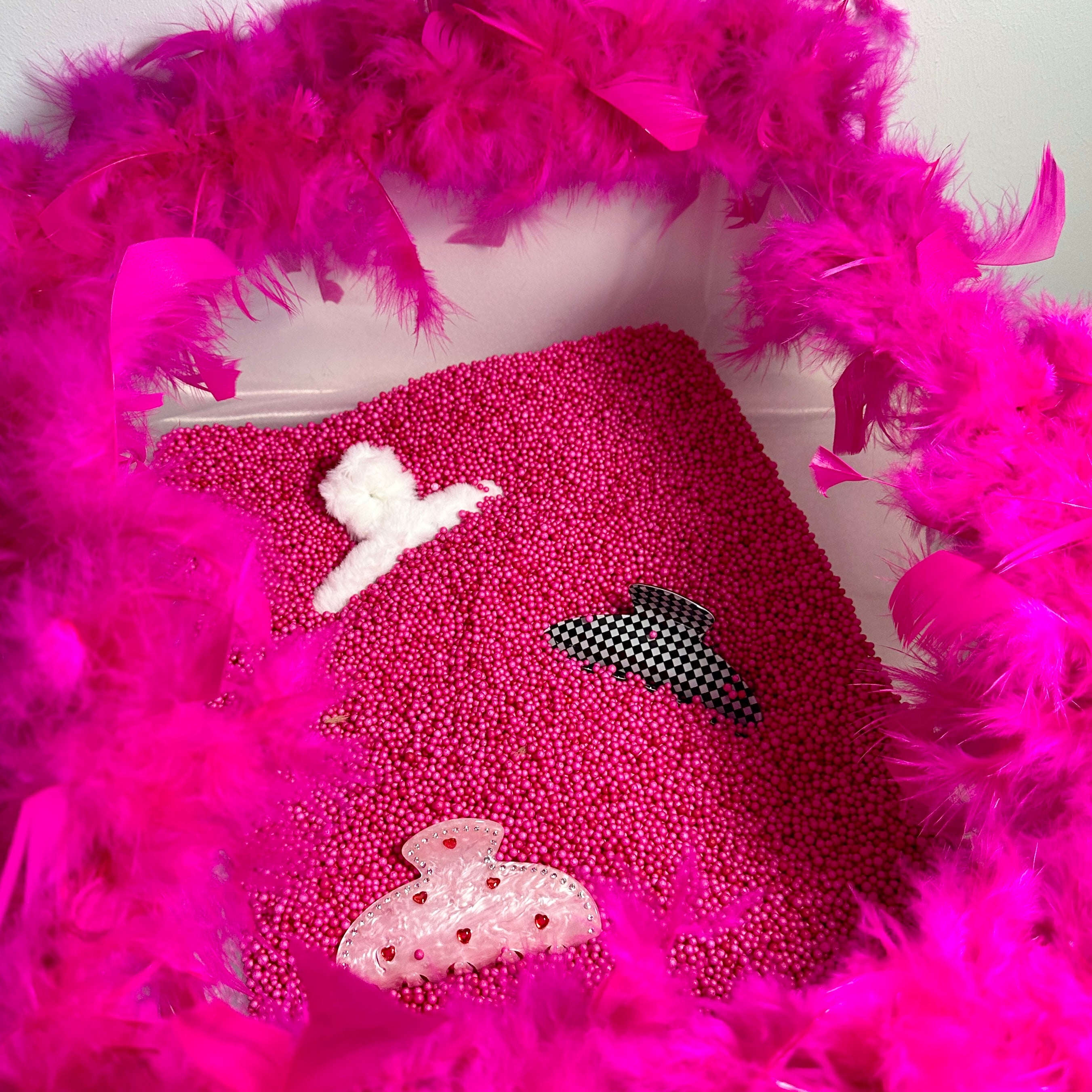 ÜBERRASCHUNGS - HAARSPANGEN. – 1996artstudio ÜBERRASCHUNGS - HAARSPANGEN. – 1996artstudio