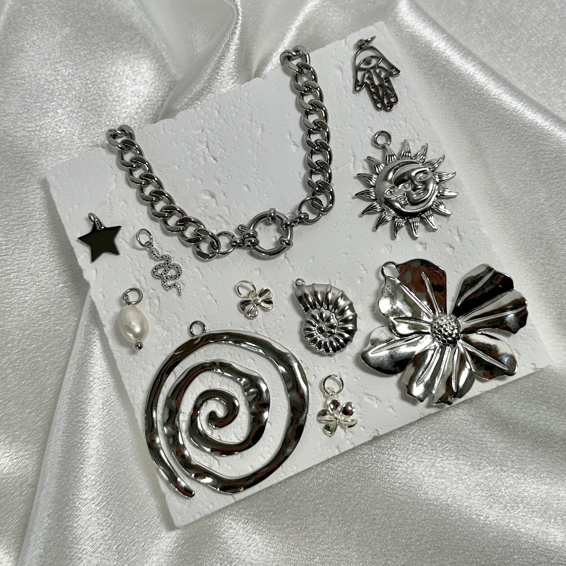 SILVER SUN&MOON CHARM.