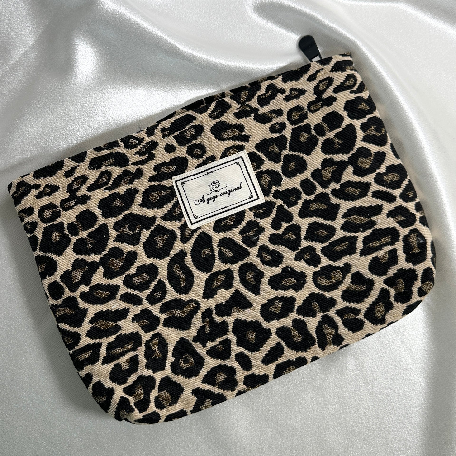 BEAUTY BAG ANIMAL PRINT.