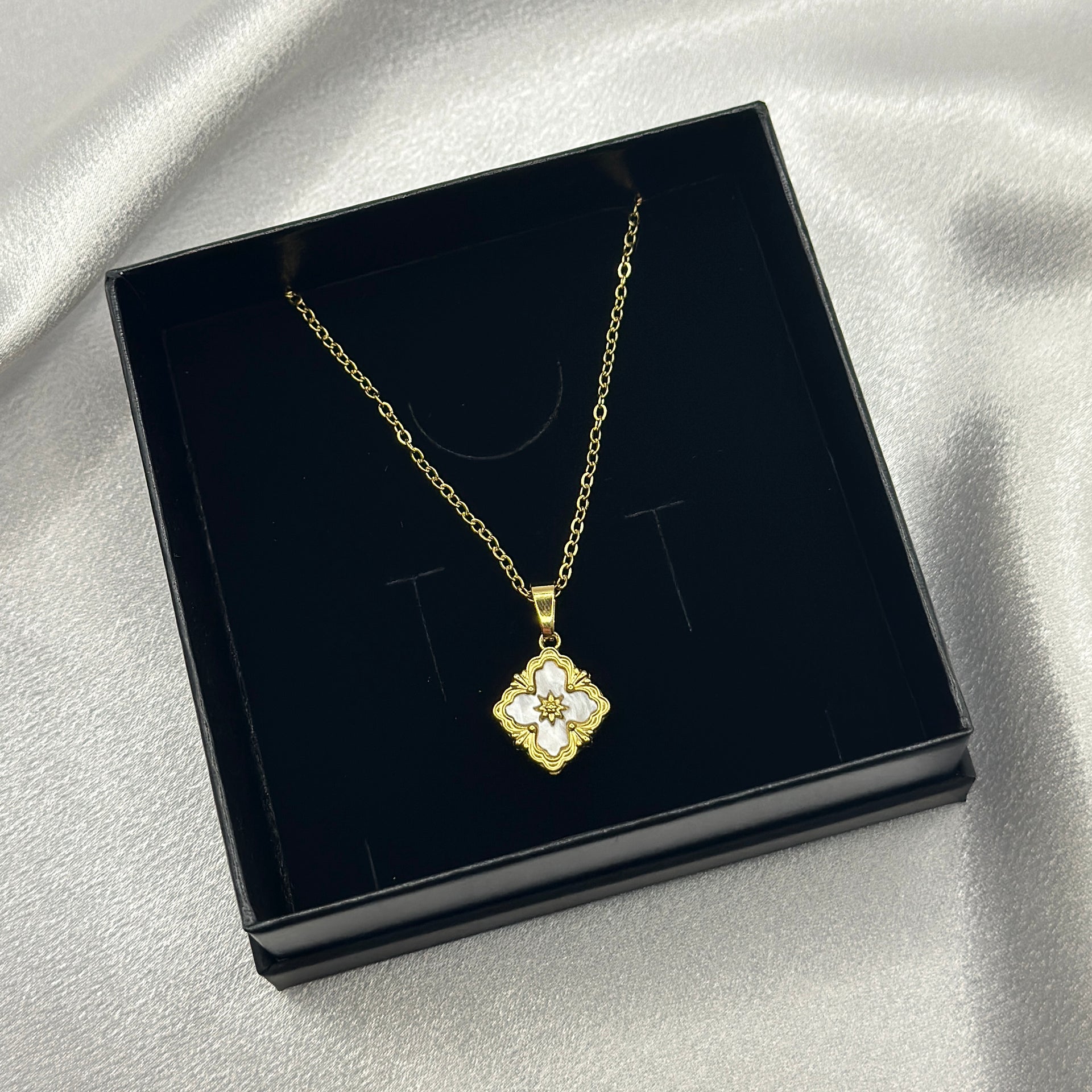 Kette „CROSS WHITE“