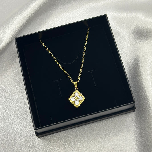 Kette „CROSS WHITE“