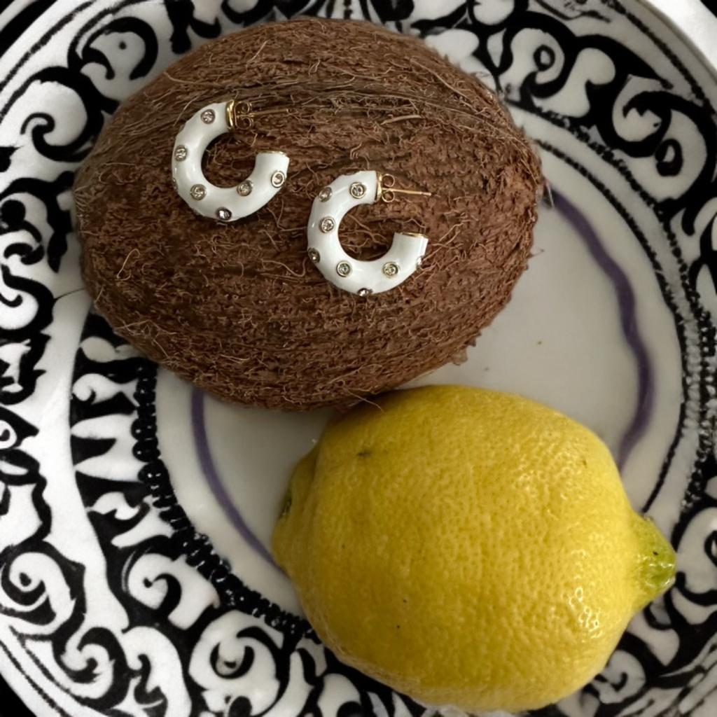 OHRRINGE WHITE HOOPS.