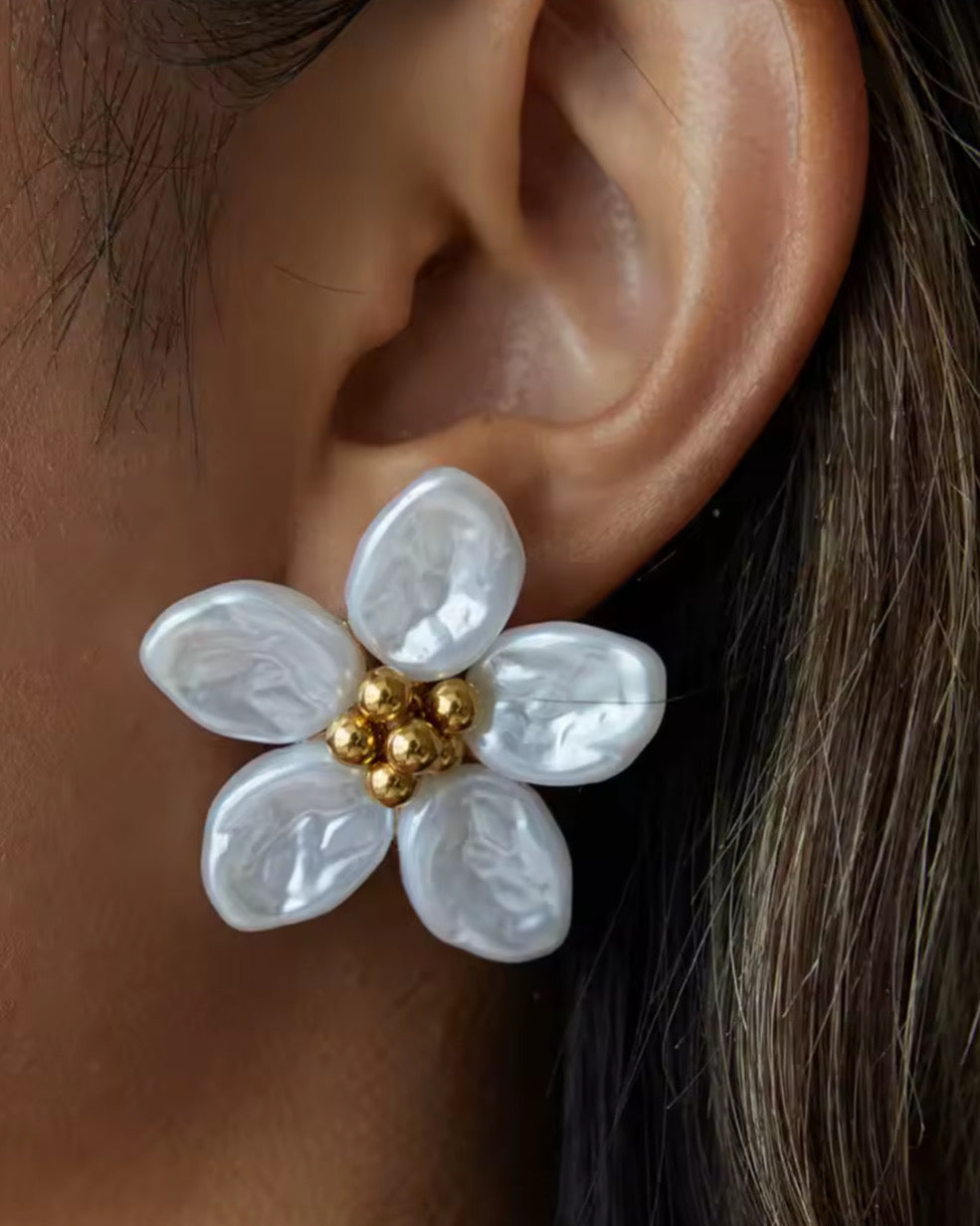 OHRRINGE PEARLY FLOWER.